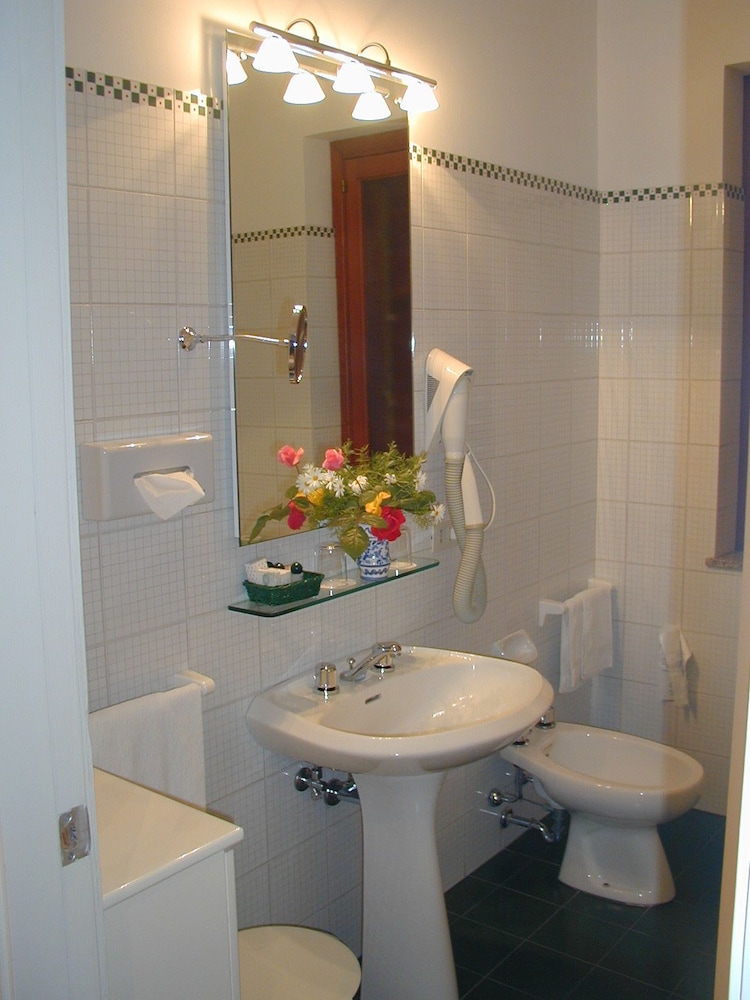 Hotel Villa Sirina — Hotel rooms in Taormina, Sicily