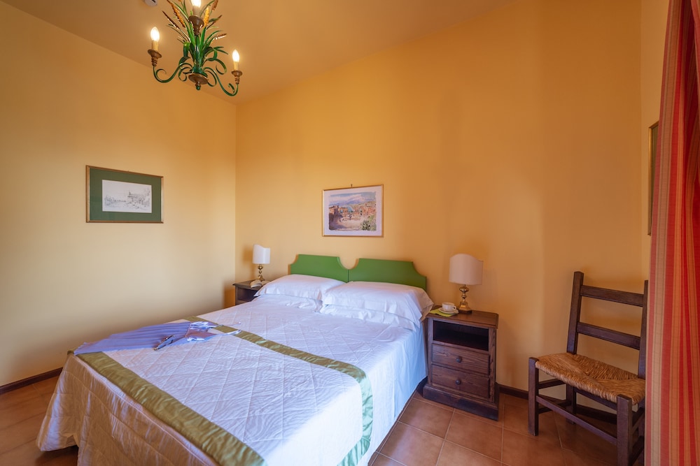 Hotel Villa Sirina — Hotel rooms in Taormina, Sicily