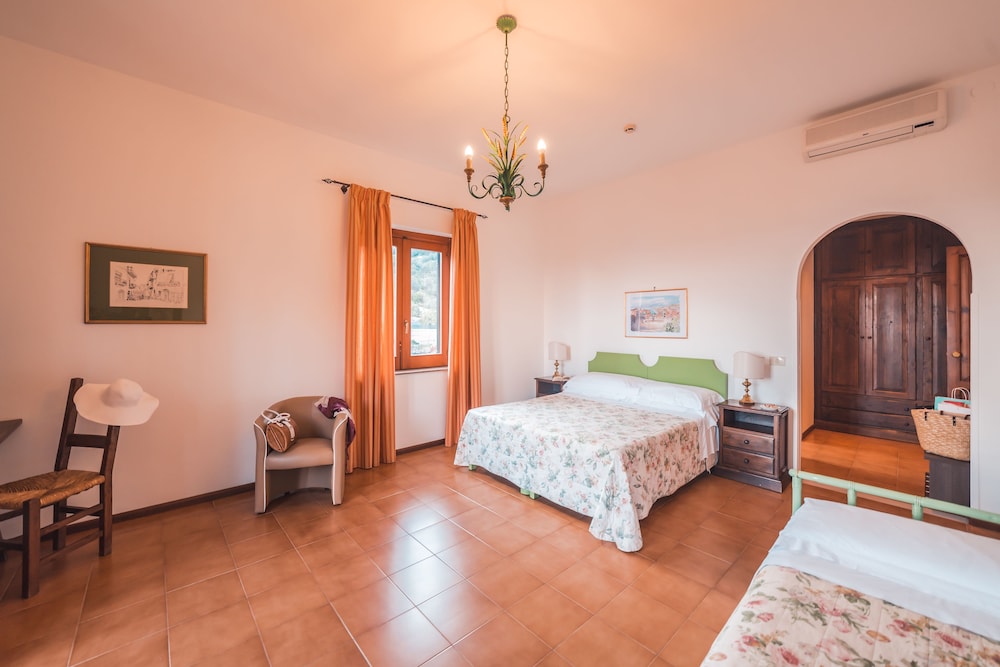 Hotel Villa Sirina — Hotel rooms in Taormina, Sicily