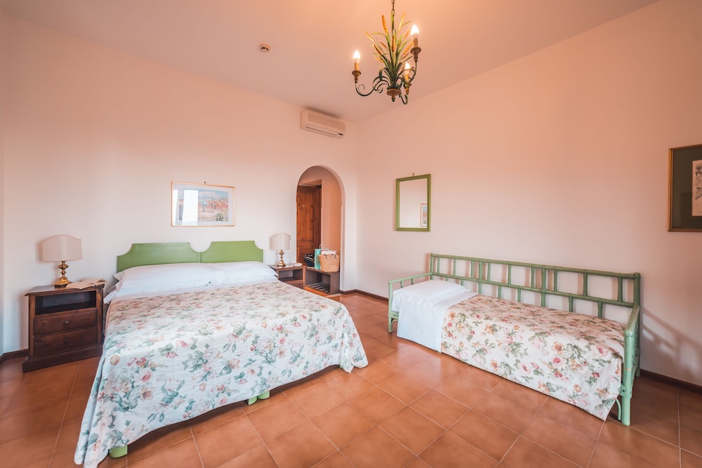 Hotel Villa Sirina — Hotel rooms in Taormina, Sicily