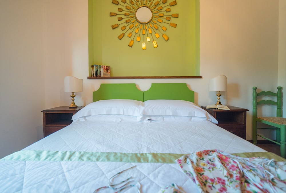Hotel Villa Sirina — Hotel rooms in Taormina, Sicily