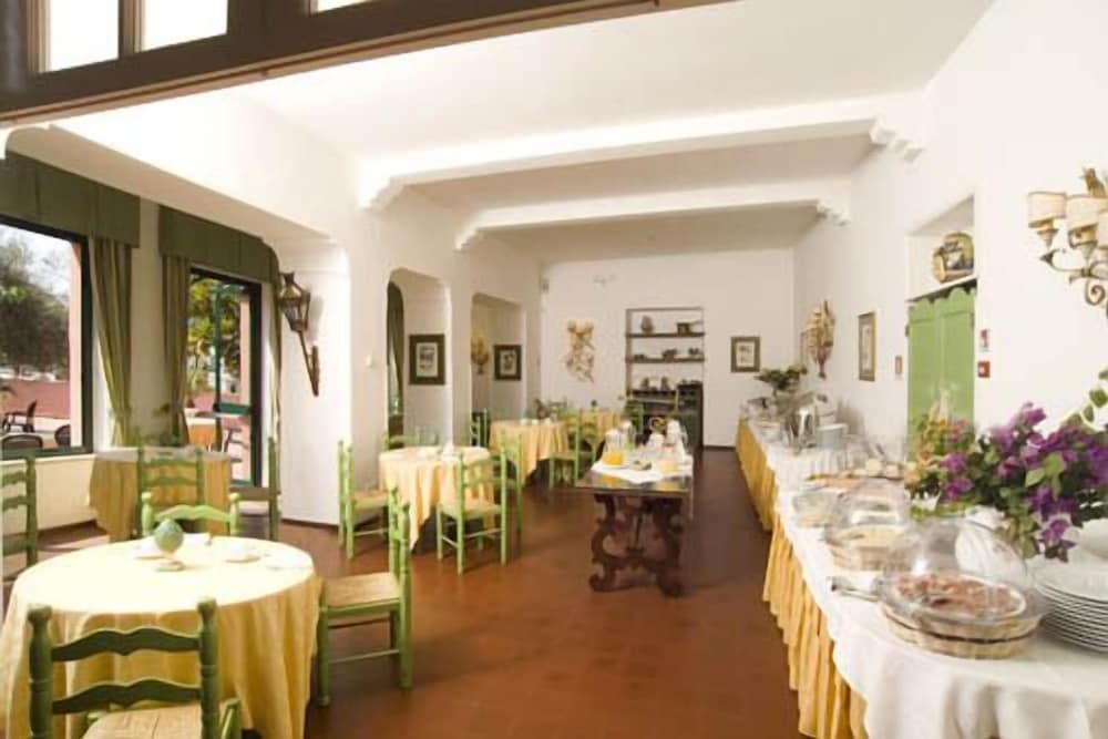 Hotel Villa Sirina — Restaurant & bars in Taormina, Sicily