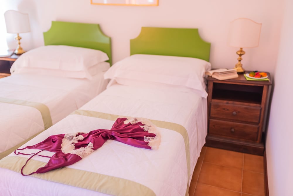 Hotel Villa Sirina — Hotel rooms in Taormina, Sicily