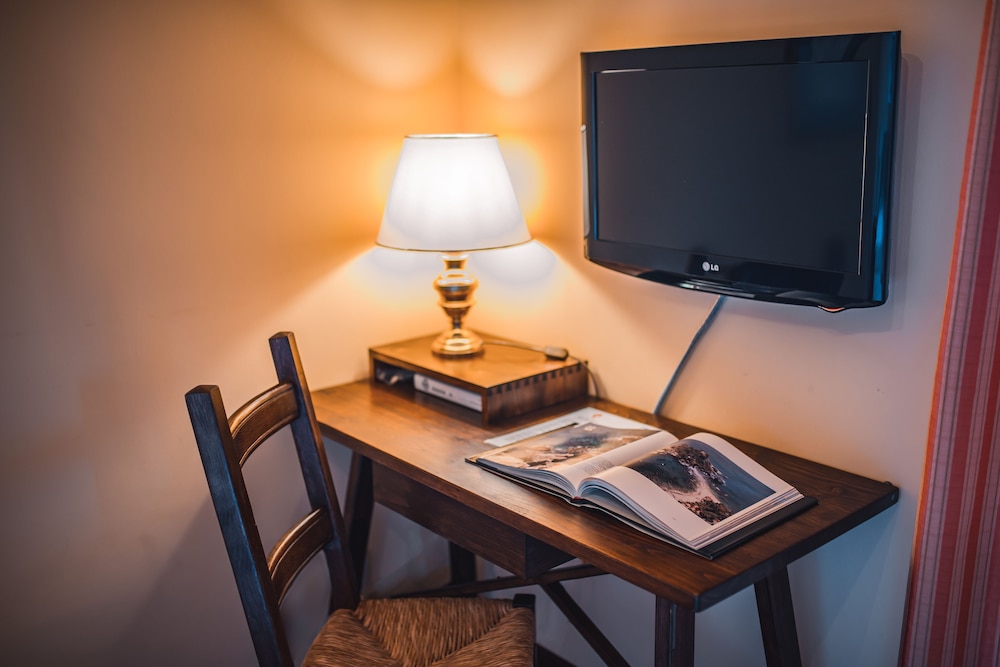 Hotel Villa Sirina — Hotel rooms in Taormina, Sicily