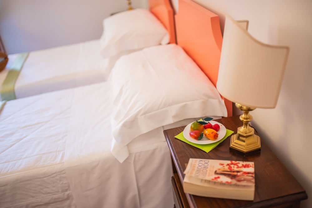 Hotel Villa Sirina — Hotel rooms in Taormina, Sicily
