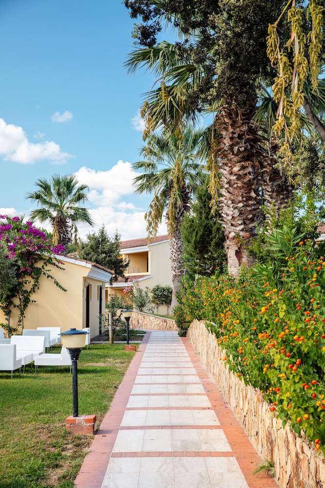 Sentido Tirreno Resort — Hotel building in Orosei, Sardinia