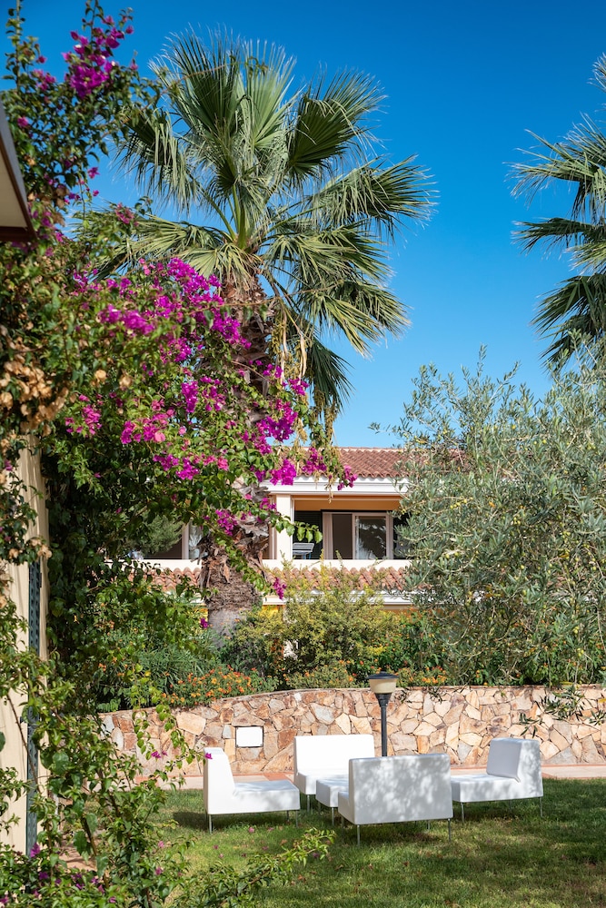 Sentido Tirreno Resort — Hotel building in Orosei, Sardinia