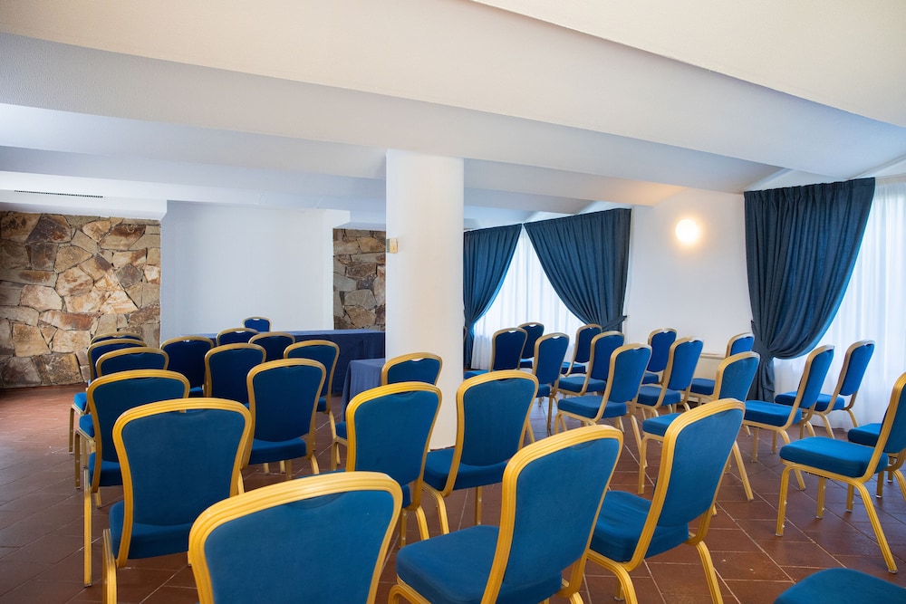 Sentido Tirreno Resort — Hotel building in Orosei, Sardinia