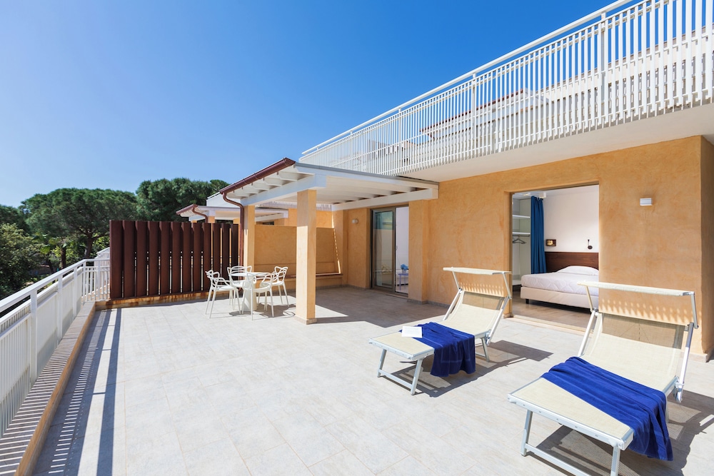 Sentido Tirreno Resort — Hotel building in Orosei, Sardinia