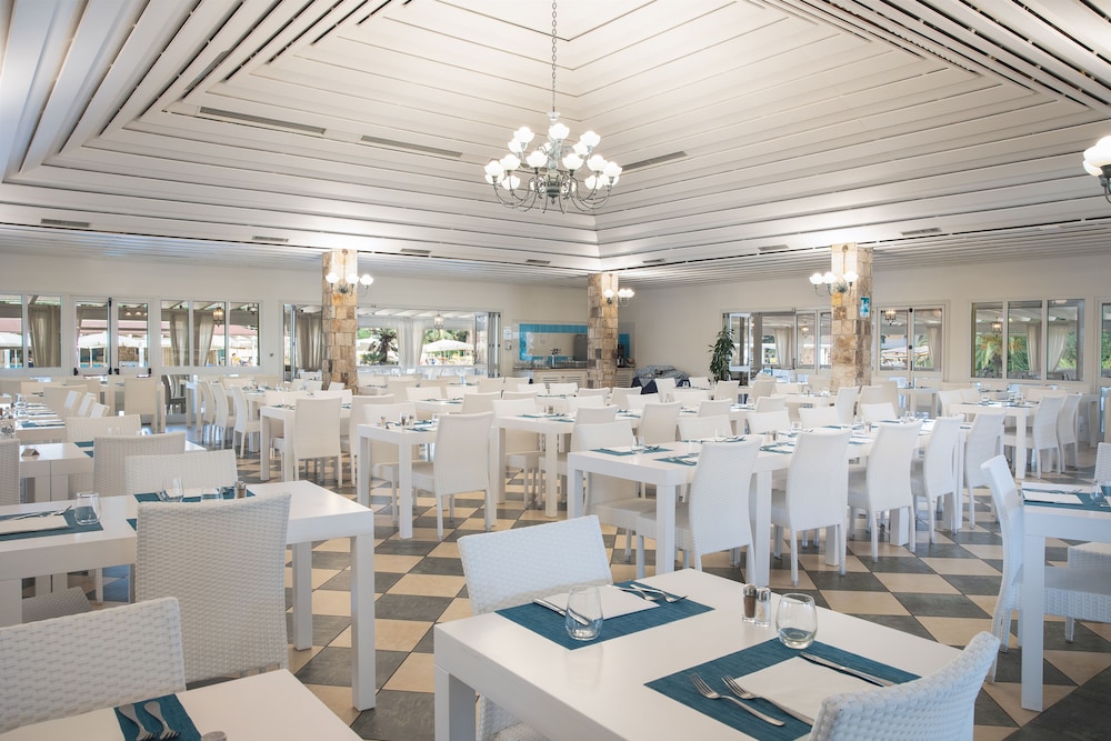 Sentido Tirreno Resort — Restaurant & bars in Orosei, Sardinia
