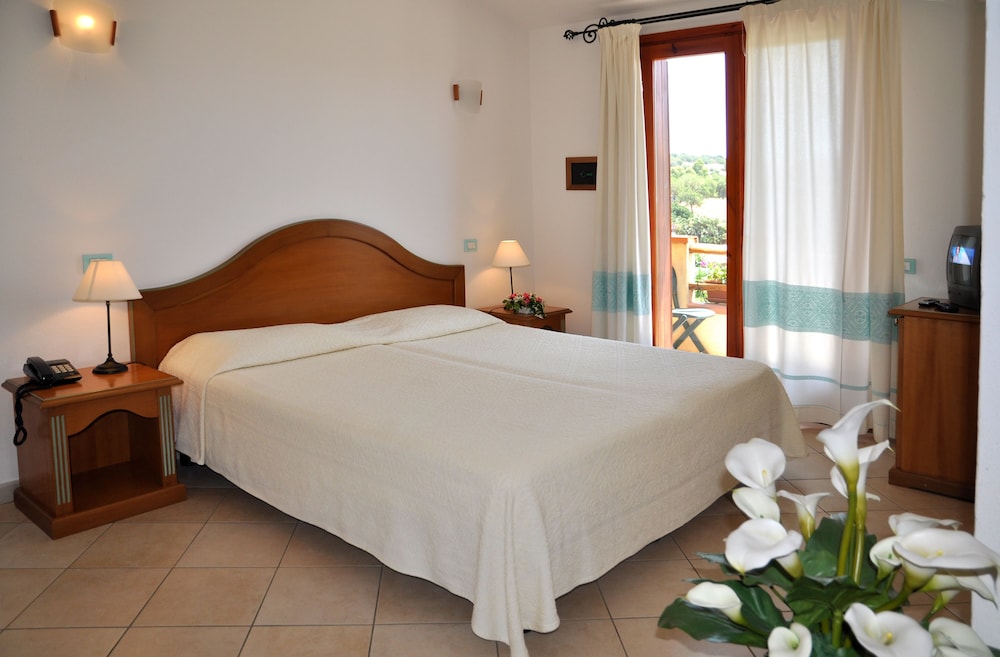 Hotel Le Anfore — Hotel rooms in Villasimius, Sardinia