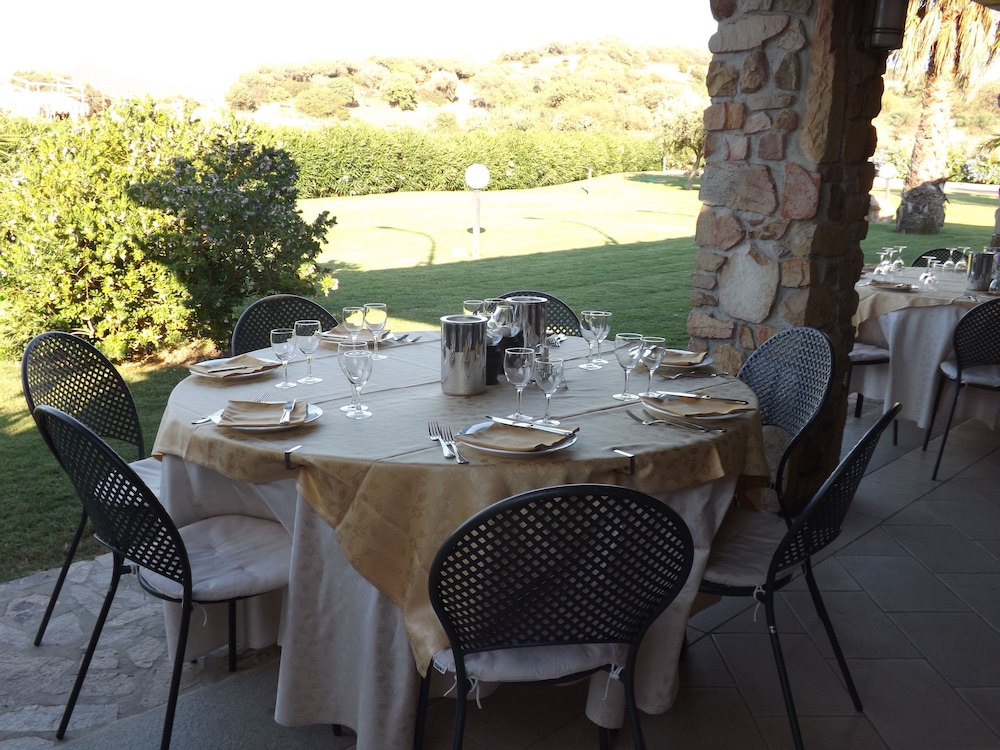 Hotel Le Anfore — Restaurant & bars in Villasimius, Sardinia
