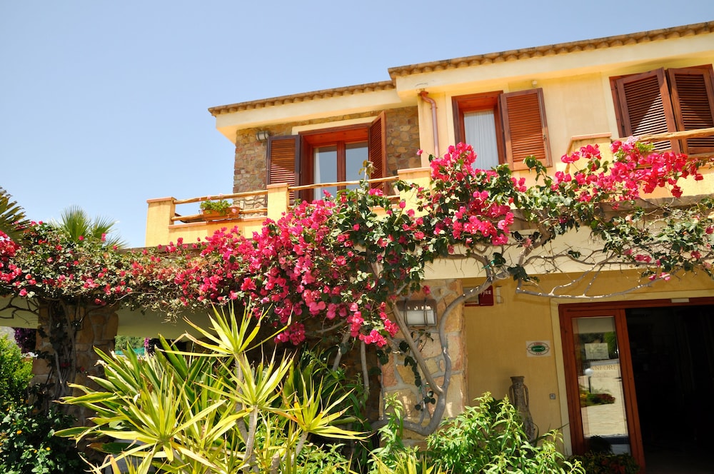Hotel Le Anfore — Hotel building in Villasimius, Sardinia