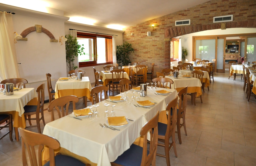 Hotel Le Anfore — Restaurant & bars in Villasimius, Sardinia
