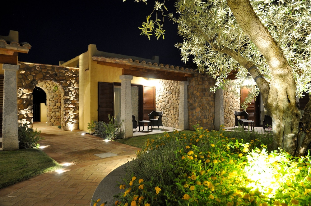 Hotel Le Anfore — Hotel building in Villasimius, Sardinia