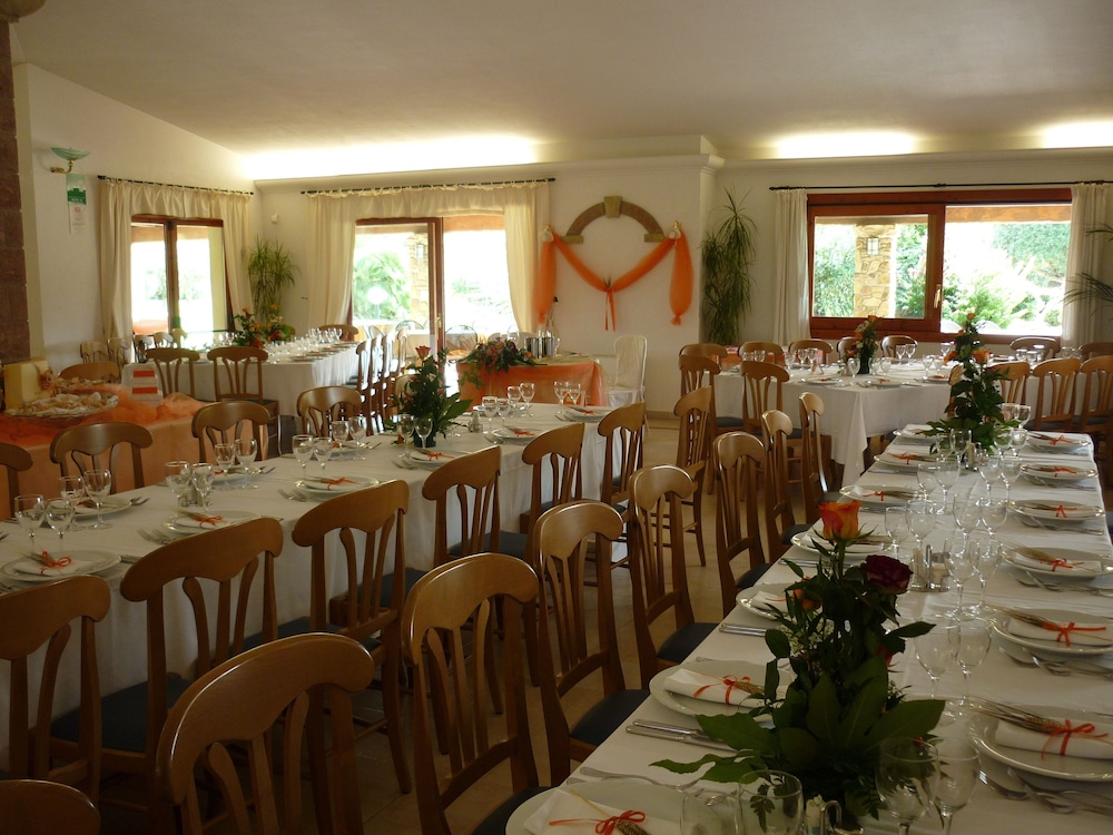 Hotel Le Anfore — Hotel building in Villasimius, Sardinia