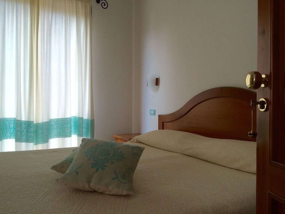 Hotel Le Anfore — Hotel rooms in Villasimius, Sardinia