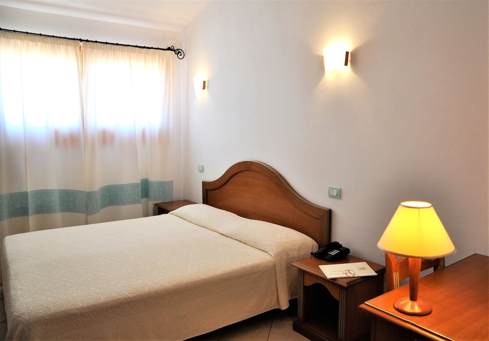 Hotel Le Anfore — Hotel rooms in Villasimius, Sardinia