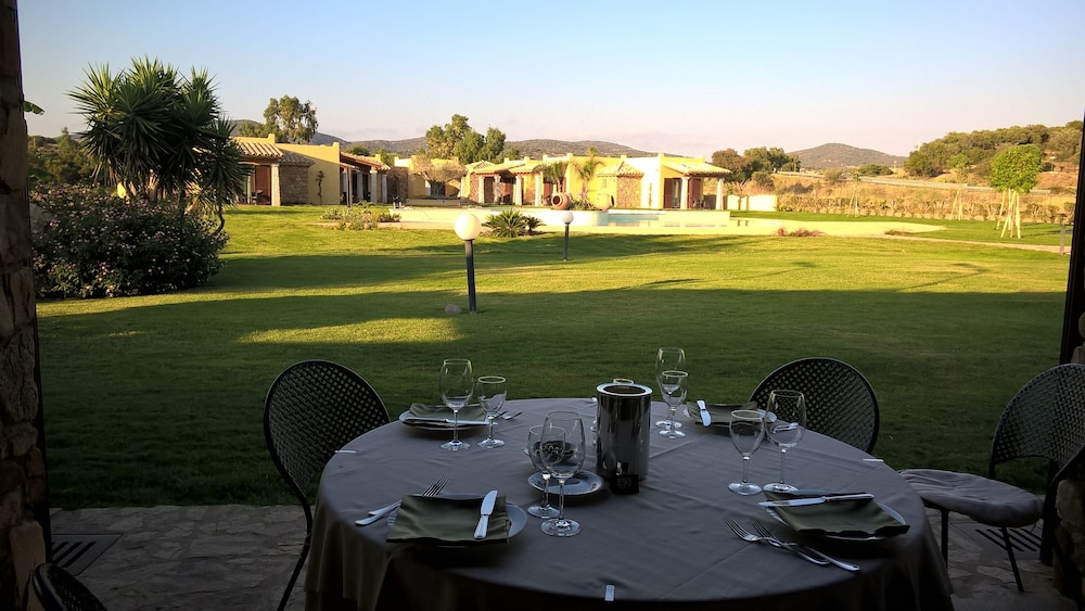 Hotel Le Anfore — Restaurant & bars in Villasimius, Sardinia