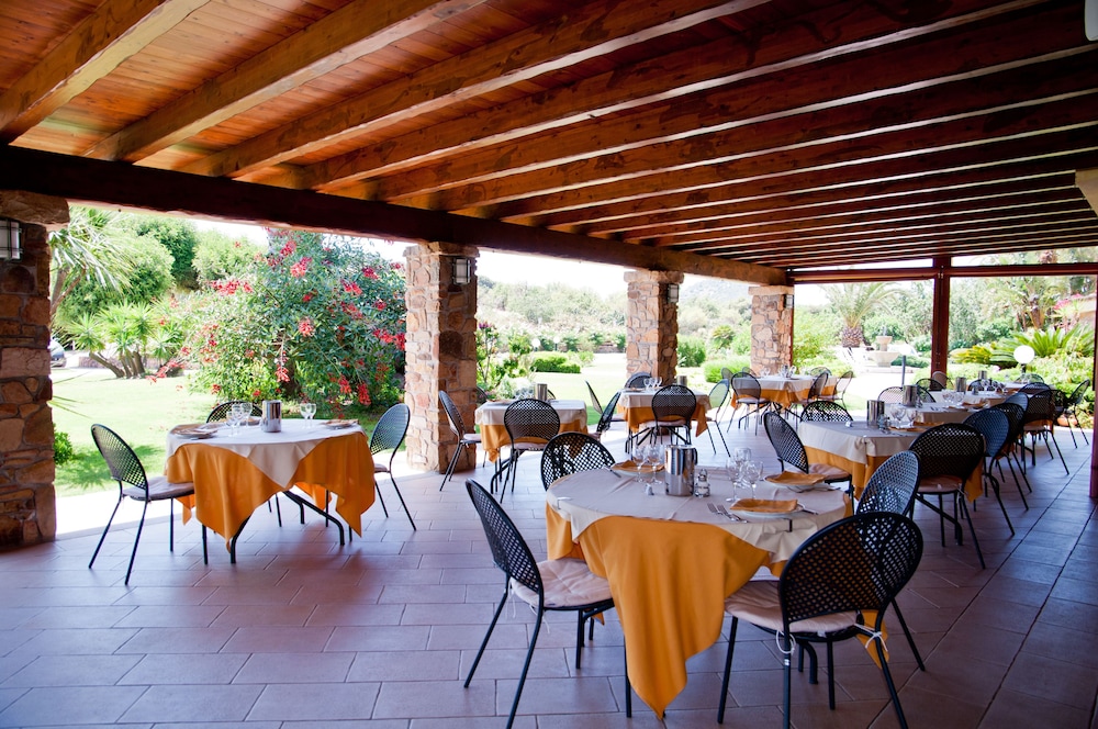 Hotel Le Anfore — Restaurant & bars in Villasimius, Sardinia