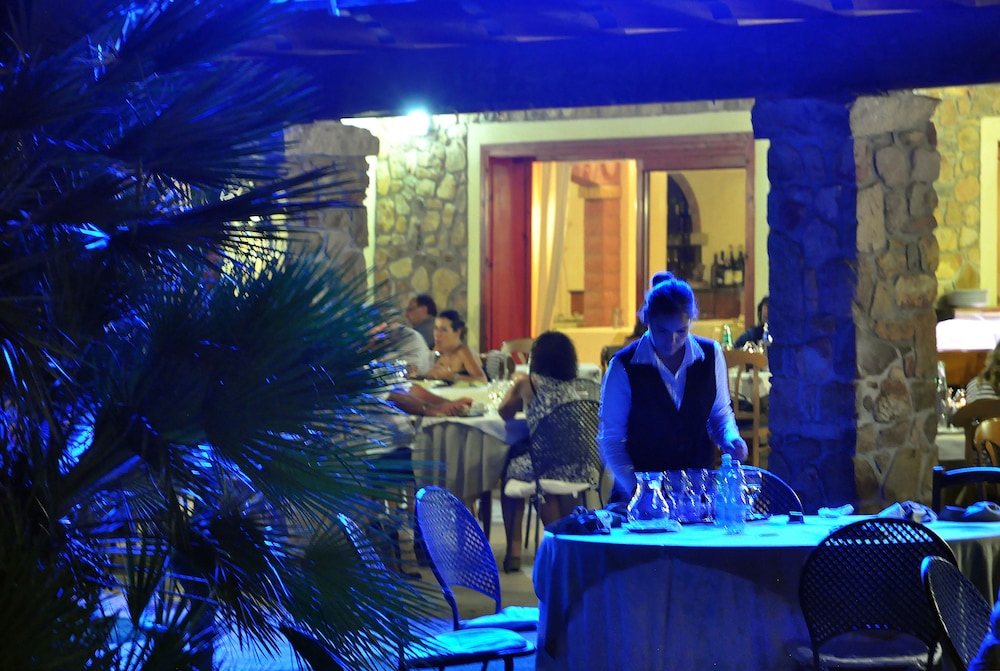 Hotel Le Anfore — Restaurant & bars in Villasimius, Sardinia
