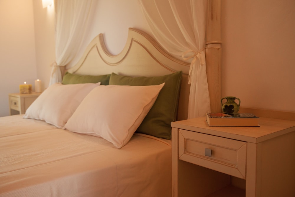 Hotel Le Anfore — Hotel rooms in Villasimius, Sardinia
