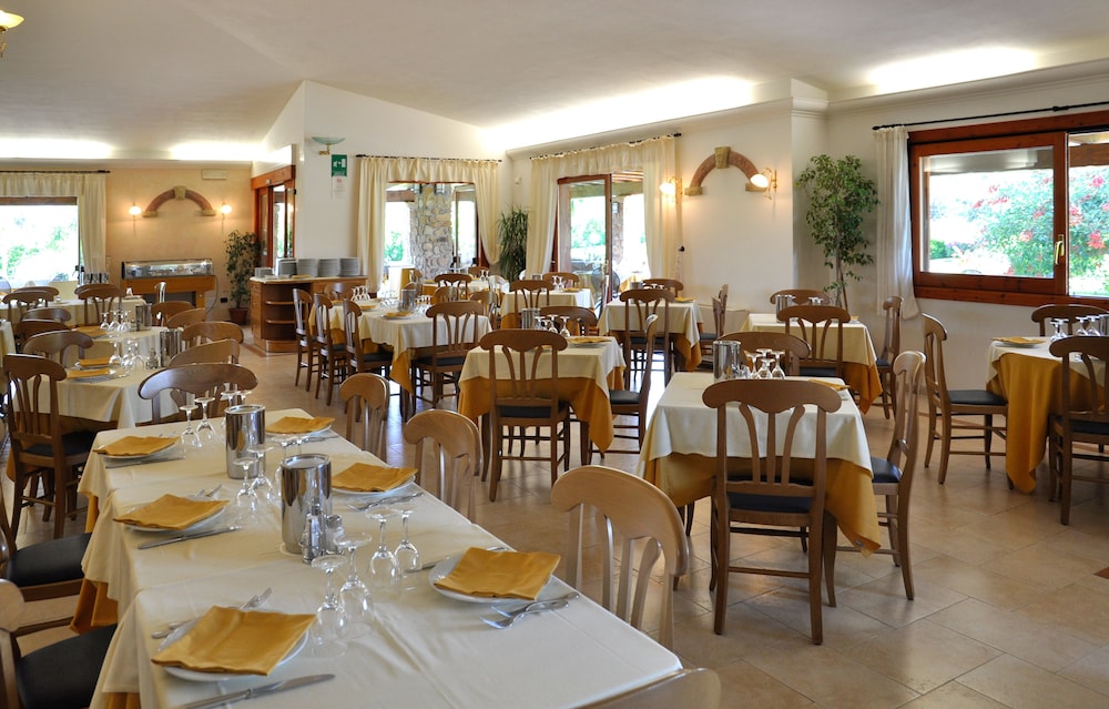 Hotel Le Anfore — Restaurant & bars in Villasimius, Sardinia