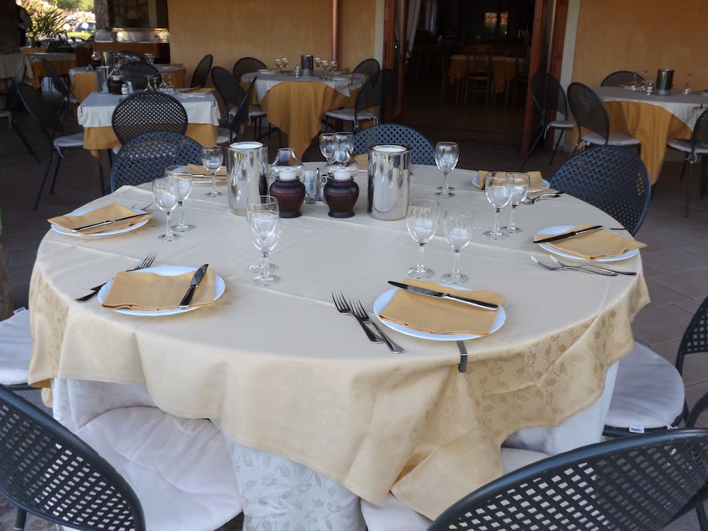 Hotel Le Anfore — Restaurant & bars in Villasimius, Sardinia