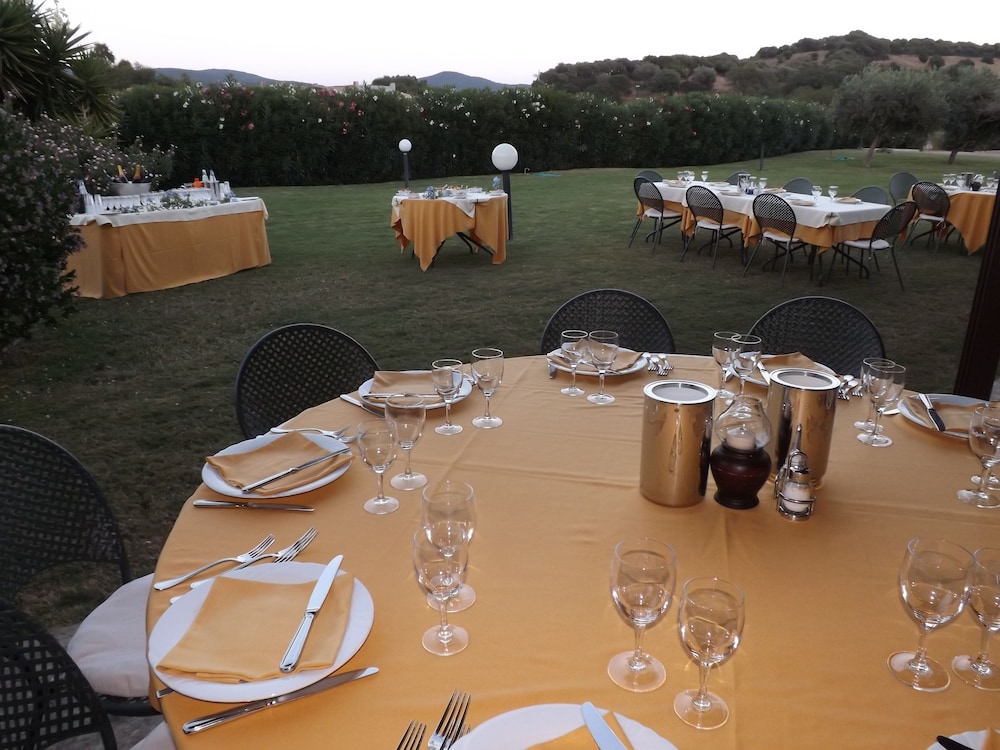 Hotel Le Anfore — Restaurant & bars in Villasimius, Sardinia