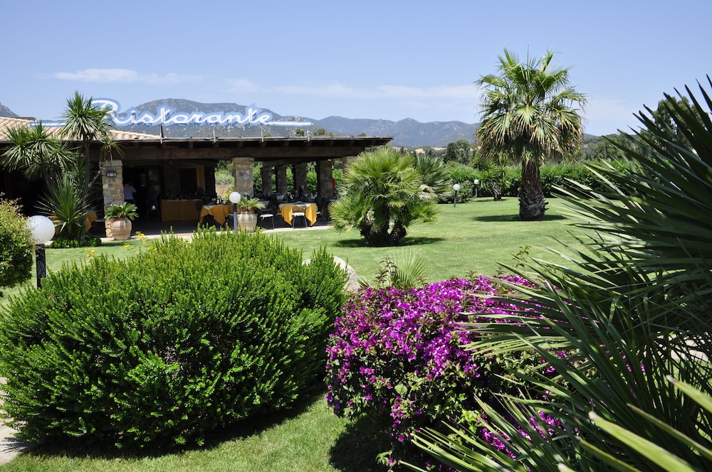 Hotel Le Anfore — Hotel building in Villasimius, Sardinia