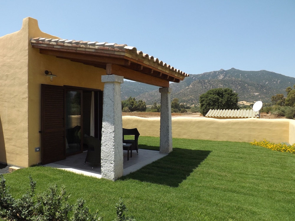 Hotel Le Anfore — Hotel building in Villasimius, Sardinia