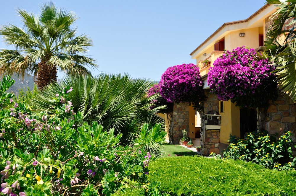 Hotel Le Anfore — Hotel building in Villasimius, Sardinia