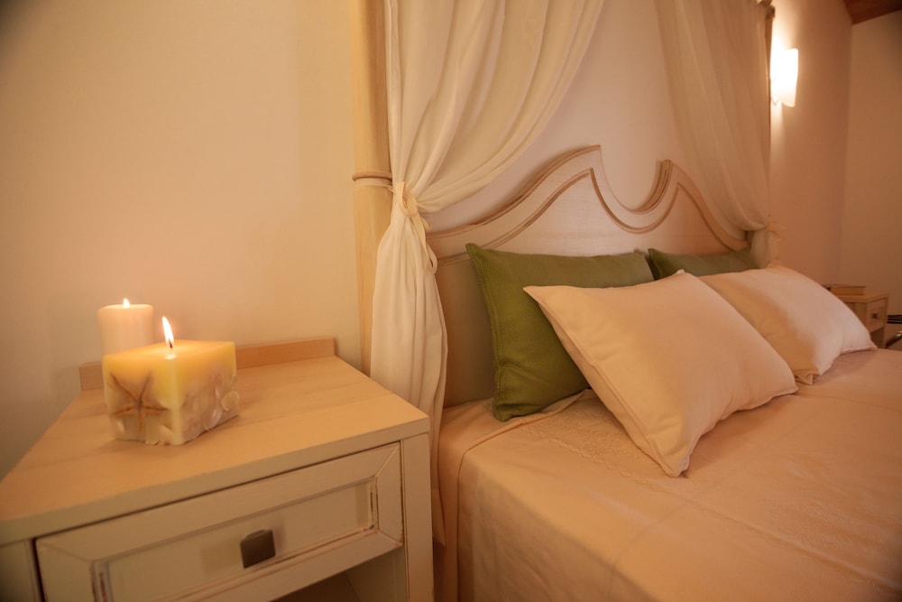 Hotel Le Anfore — Hotel rooms in Villasimius, Sardinia