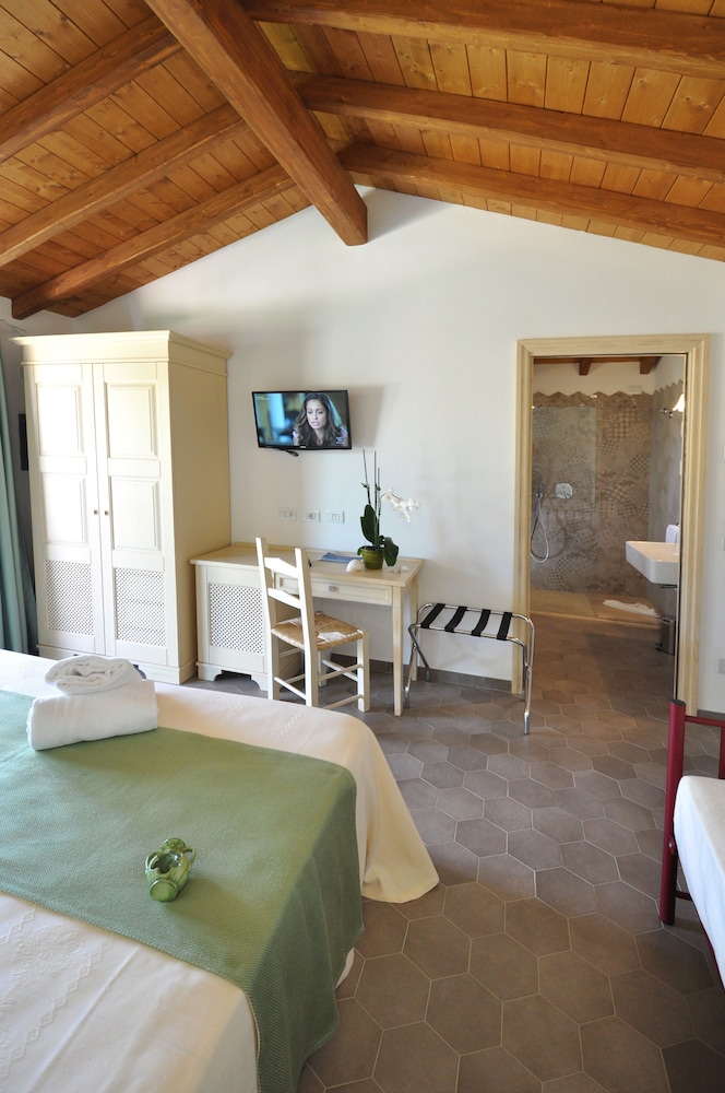 Hotel Le Anfore — Hotel rooms in Villasimius, Sardinia