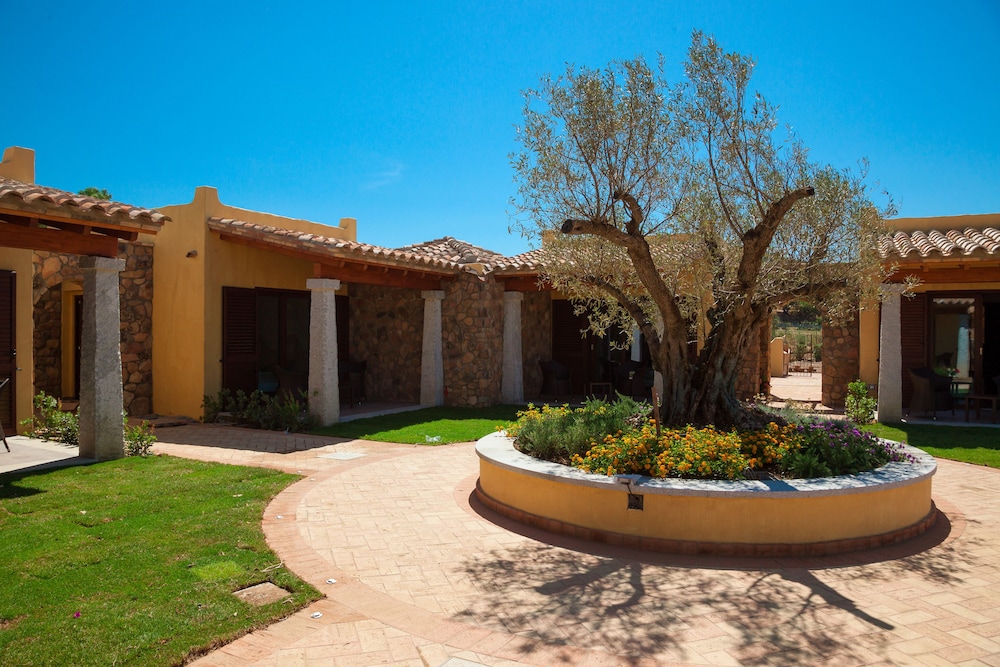 Hotel Le Anfore — Hotel building in Villasimius, Sardinia