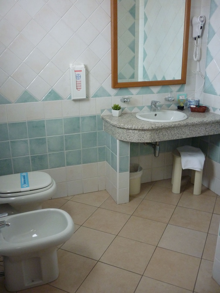 Hotel Le Anfore — Hotel rooms in Villasimius, Sardinia