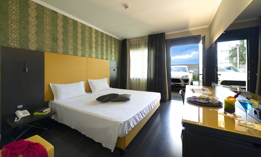 Hotel D120 — Hotel rooms in Olgiate Olona, Lombardy