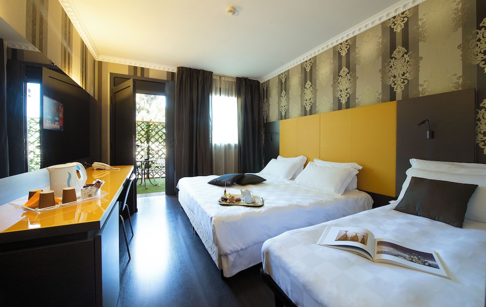 Hotel D120 — Hotel rooms in Olgiate Olona, Lombardy