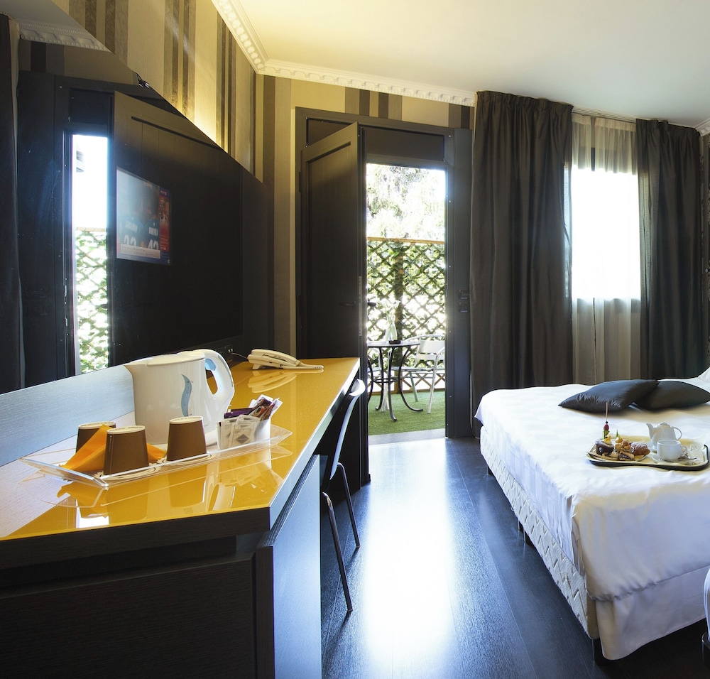 Hotel D120 — Hotel rooms in Olgiate Olona, Lombardy