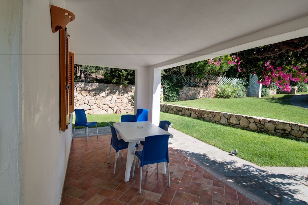 Residence Bouganvillage — Hotel building in Budoni, Sardinia
