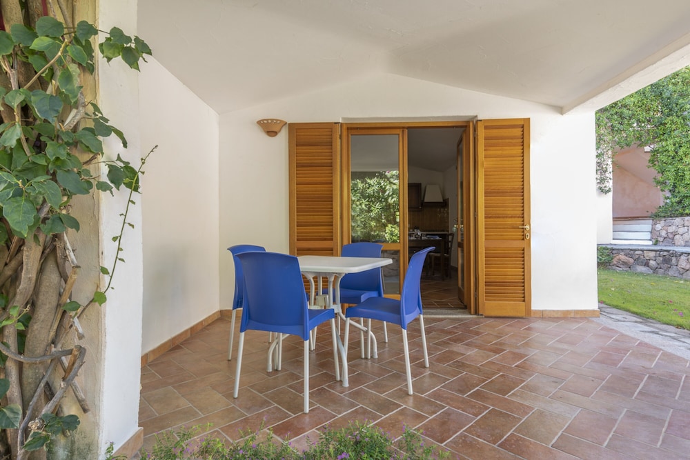 Residence Bouganvillage — Hotel building in Budoni, Sardinia