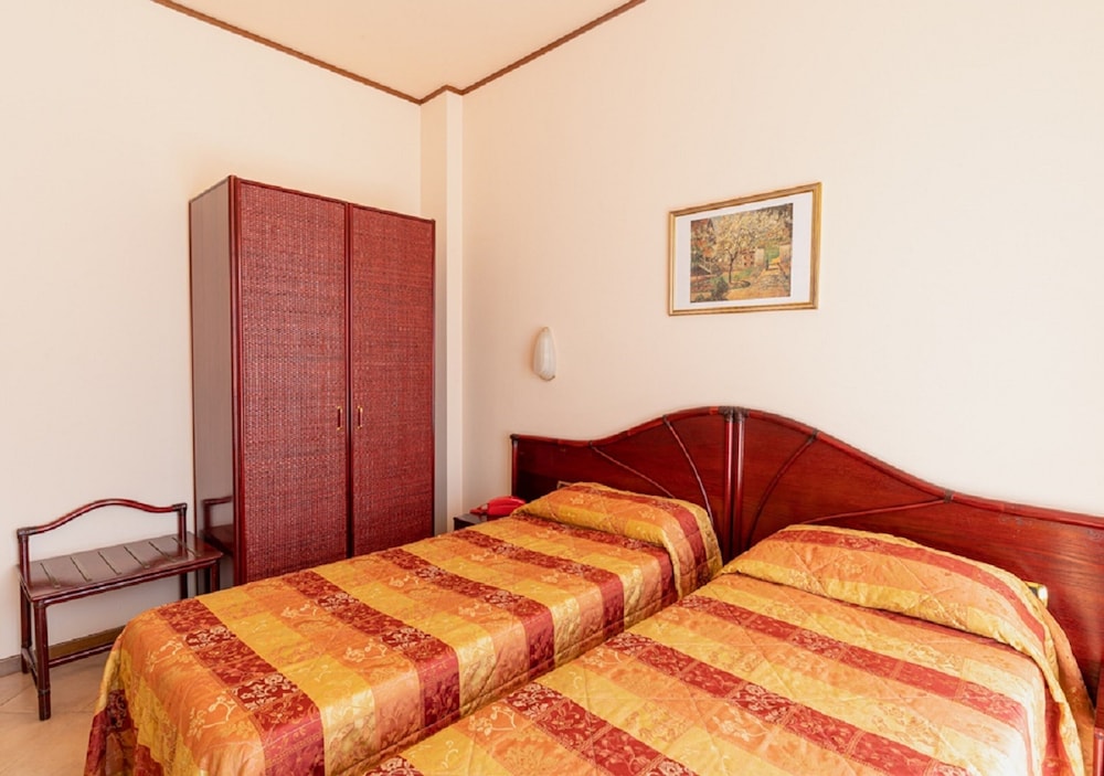 Villa Delle Rose — Hotel rooms in Oristano, Sardinia