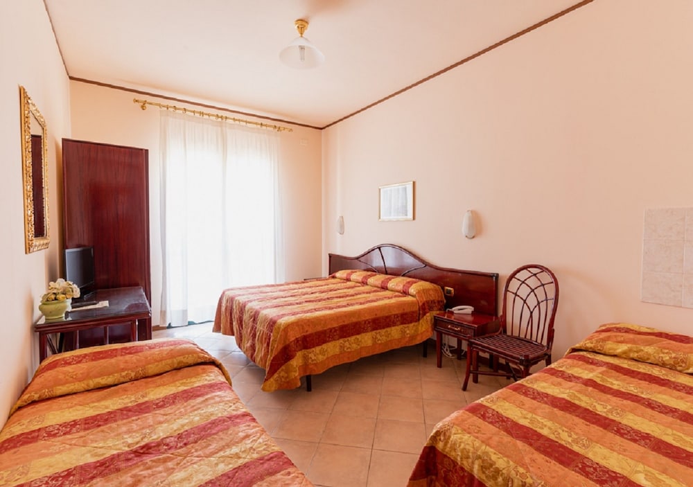 Villa Delle Rose — Hotel rooms in Oristano, Sardinia