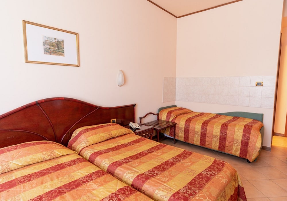 Villa Delle Rose — Hotel rooms in Oristano, Sardinia