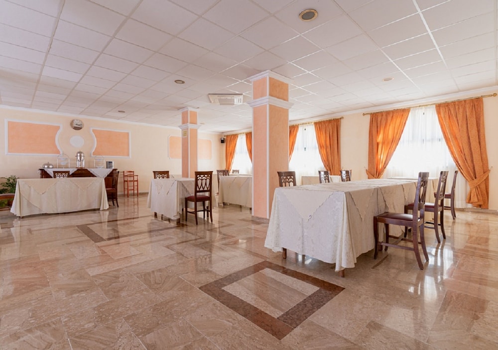 Villa Delle Rose — Hotel building in Oristano, Sardinia