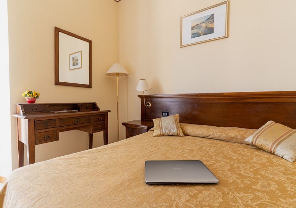 Villa Delle Rose — Hotel rooms in Oristano, Sardinia