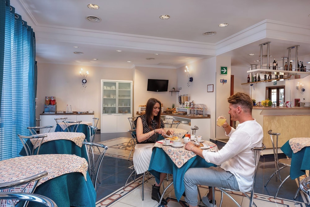Helios Hotel — Restaurant & bars in San Vito lo Capo, Sicily