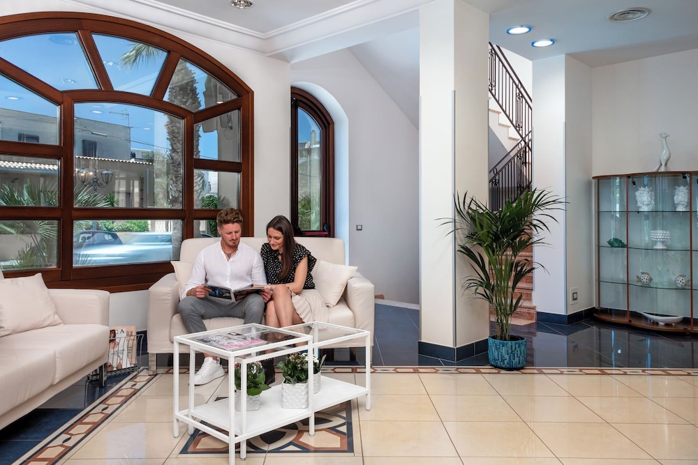 Helios Hotel — Hotel building in San Vito lo Capo, Sicily