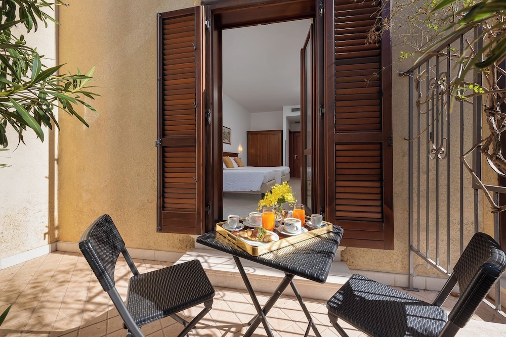 Helios Hotel — Hotel rooms in San Vito lo Capo, Sicily