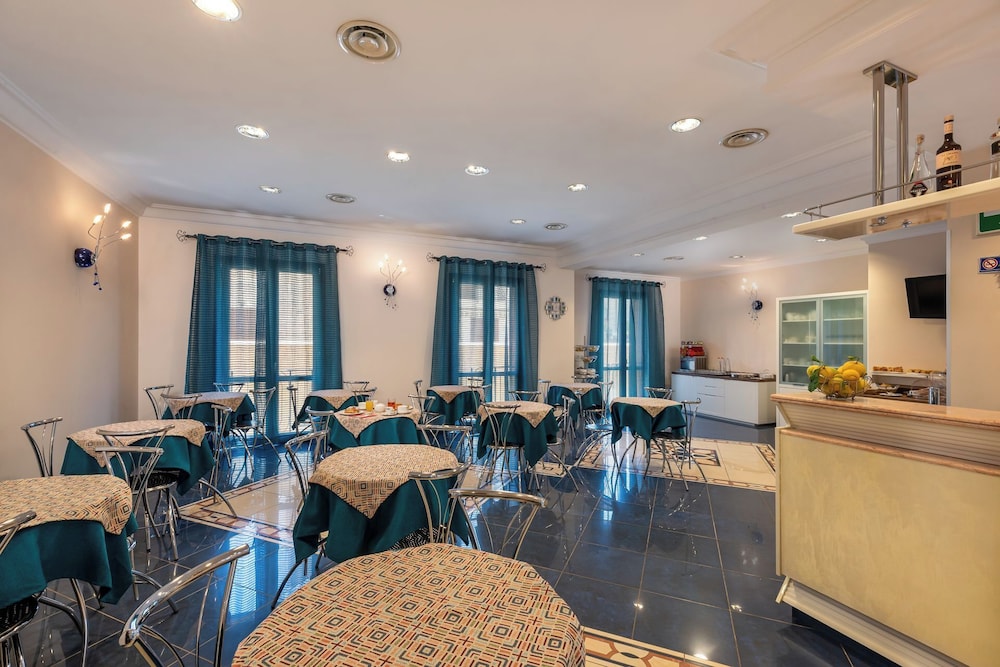 Helios Hotel — Hotel building in San Vito lo Capo, Sicily